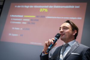 Die Ergebnisse stellte Vertriebsleiter Dominik Owsiak (Exact Systems GmbH) zur AMZ-Jahreslounge auf dem 26. Automotive Forum Zwickau vor.