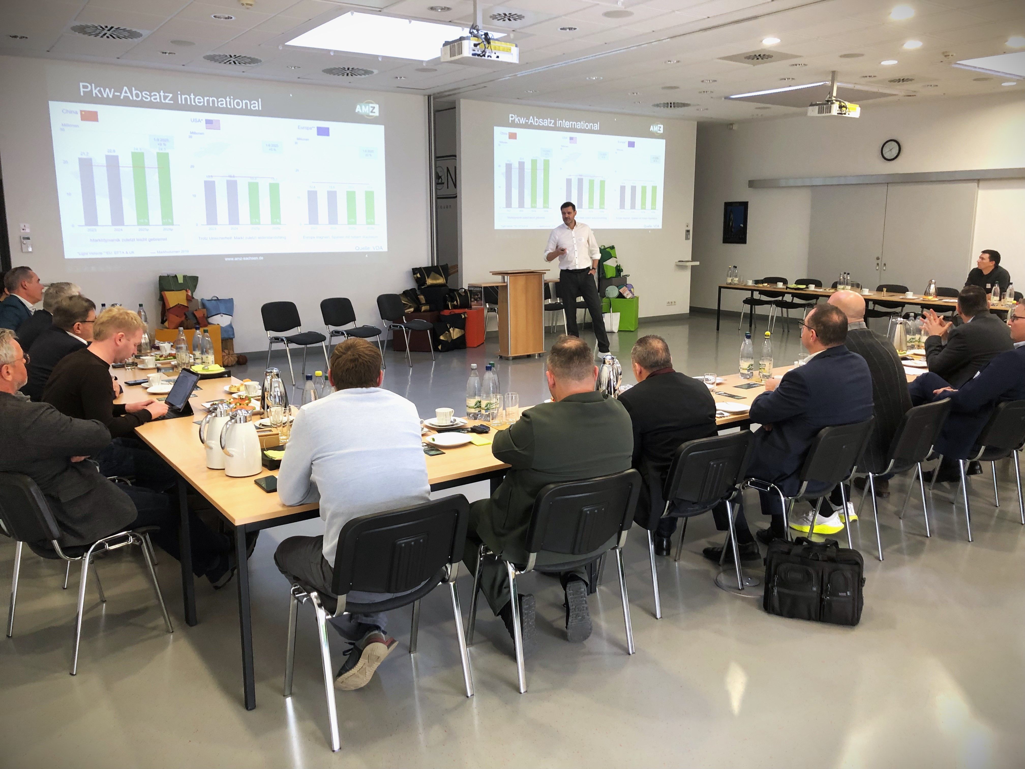 Andreas Wächtler spricht zu Automotive Kennzahlen beim AMZ Sachsen Workshop Textil meets Automotive