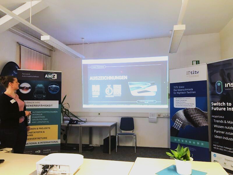 Am 24. M&auml;rz 2026 veranstaltete das Netzwerk Automobilzulieferer Sachsen den Workshop "Hightech trifft Haptik" in Greiz, um mit den Teilnehmern &uuml;ber Alternativen f&uuml;r Kunststoff und Leder zu diskutieren.