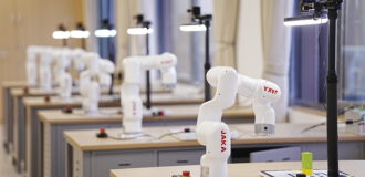 JAKA Robotics ist seit Februar 2026 Mitglied im Netzwerk Automobilzulieferer Sachsen (AMZ) und bringt Know-how &uuml;ber Cobots mit ins Netzwerk.
