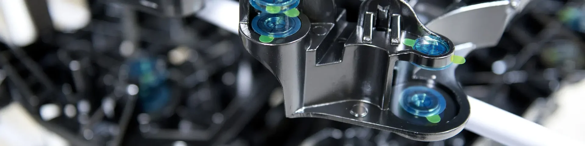 Benseler Oberfl&auml;chentechnik ist Mitglied im AMZ Sachsen und bietet f&uuml;r Bauteile im Bereich der Hochvolt-Technik eine Hochvolt-Beschichtung an, die Korrosionsschutz und Isolation bietet und so f&uuml;r Langlebigkeit der Bauteile sorgt.