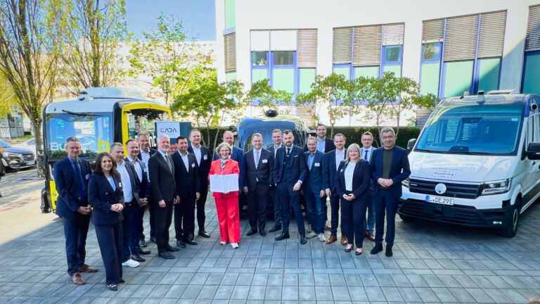 Am 23.04.2026 trafen sich s&auml;chsische Akteure zur Unterzeichnung eines Letter of Intent f&uuml;r den Aufbau eines &Ouml;kosystems f&uuml;r hochautomatisiertes Fahren in Sachsen. Das Netzwerk Automobilzulieferer Sachsen sowie weitere Automobilzulieferer und Politik unterzeichneten den LOI.